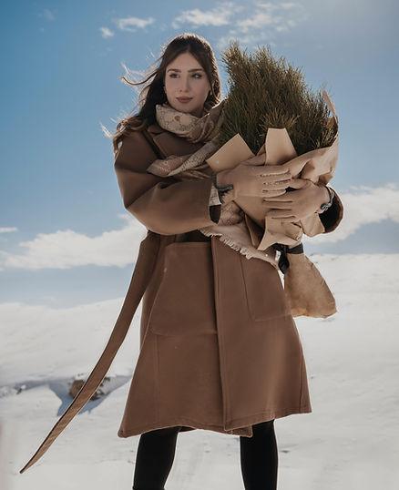 Pairing layers of neutrals allows you to build a travel capsule that's perfect for any weather.  Image by Ali Karimiboroujeni.